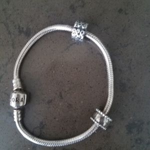 EUC Pandora bracelet w/ 2 clip charms